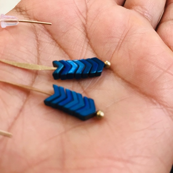 Cute arrow long hook earring - Picture 3 of 5